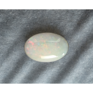 OVAL WHITE OPAL